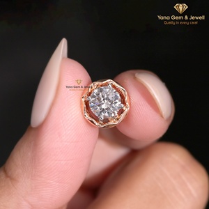Colgante Solitario Elegante con Corte Brillante Redondo de 1.00 Quilates, Color D, Claridad VVS2, Oro Sólido de 14K, Diamante Cultivado en Laboratorio con Certificación IGI CVD - Product Image 4