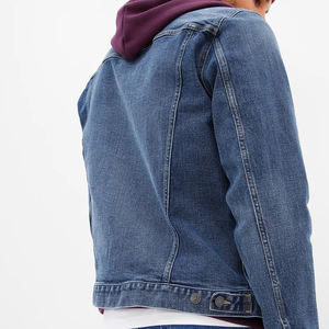 เสื้อแจ็คเก็ตยีนส์ผู้ชายทรงโอเวอร์ไซส์ คลาสสิค ติดกระดุม มีกระเป๋าหน้าอก ทรงหลวม สไตล์บอยเฟรนด์ - Product Image 2