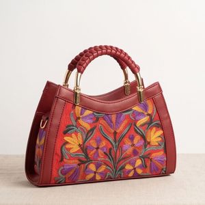 Sac à main bohème en coton bordeaux avec broderie cachemire motif bouquet tropical et fermeture éclair unique pour les voyages en extérieur - Product Image 1
