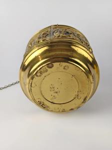 Pot de fleurs suspendu avec motif gravé pour une décoration élégante de la maison, idéal pour les plantes de balcon, de fenêtre et l'affichage de plantes d'intérieur. - Product Image 3