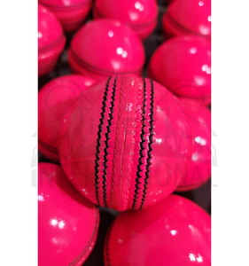 Balle de cricket rose 156 g |   Ballon de cricket cousu à la machine en 2 parties |   Noyau entièrement en liège |   Cuir de vache |   Balle de cricket de haute qualité - Product Image 4