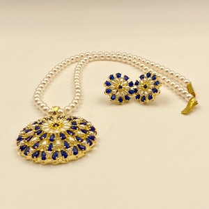 Conjunto de Collar y Pendientes RAY FINE ORNATES, Moderno, Chapado en Oro, con Zafiro Azul, Hecho a Mano, con Perlas - Product Image 2