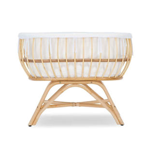 Lit bébé de haute qualité fabriqué au Vietnam, berceau durable en rotin canné pour nouveau-nés. - Product Image 1