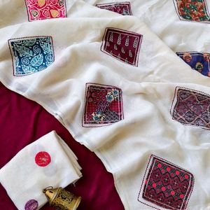 Sari de lino puro de diseñador con patchwork único, borlas y blusa bordada, precio al por mayor de Royal Export - Product Image 5