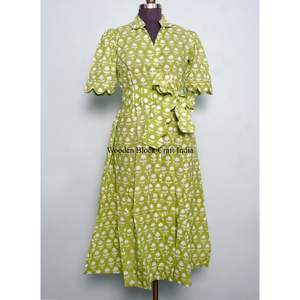 Robe mi-longue élégante à fleurs vintage avec tissu doux et confortable pour le bureau et les occasions professionnelles, design professionnel pour femmes - Product Image 1