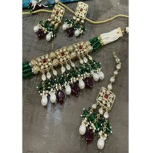 Ensemble collier et boucles d'oreilles de mode Kundan en or plaqué or de qualité supérieure avec perles Moissanite et Tikka pour femmes, idéal pour les mariages - Product Image 1