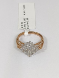 แหวนเพชรสีโรสโกลด์สำหรับสุภาพสตรีที่สง่างามมีเพชรที่ผ่านการรับรองจาก IGI - Product Image 4