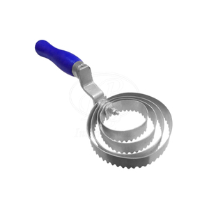 Peigne spiralé réutilisable avec manche en plastique et 4 spirales pour animaux de grande taille - Product Image 3