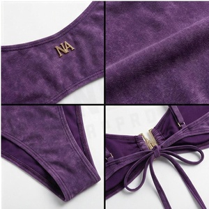 Ensemble de yoga 2 pièces imprimé papillon bleu avec finition dorée, body à col en V profond et jupe portefeuille longueur genou - Product Image 5