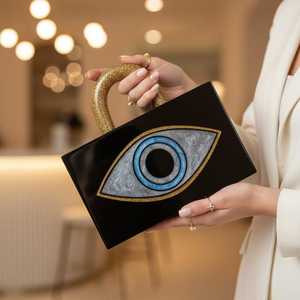 Pochette en résine œil porte-bonheur classique faite à la main : Sac de soirée noir et or pailleté, aspect résine, qualité supérieure, étanche, avec chaînes de perles - Product Image 5