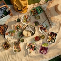Assiettes jetables en feuilles de palmier Areca 100 % naturelles, compostables, écologiques, gravables, 7 pouces, résistantes au congélateur, avec logo personnalisé 2026 - Product Image 1
