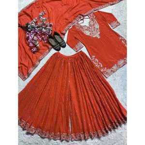 Ensemble de costume en satin de créateur avec broderie et travail de sequins - Product Image 2