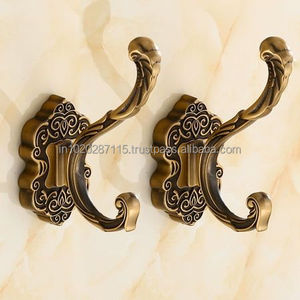 Ganchos de pared de latón de primera calidad, diseñados para brindar durabilidad, estilo y fácil instalación en hogares con un uso diario intenso. - Product Image 2