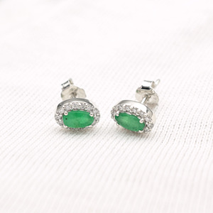 พร้อมส่ง ต่างหูเพชรและมรกตแซมเบียทรงรีขนาด 5x3 มม. ตัวเรือนทองคำขาว 14k ของขวัญสำหรับงานแต่งงาน - Product Image 4