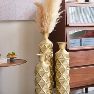 Vase à fleurs décoratif en métal écologique Art Déco Lavie Creations pour mariages et fêtes, élégant pour l'intérieur de la maison - Product Image 2