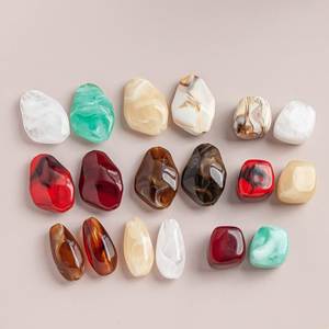 Cuentas acrílicas irregulares multicolor orgánicas con patrón en espiral, cuentas espaciadoras de resina sueltas para la fabricación de joyas y manualidades DIY - Product Image 1