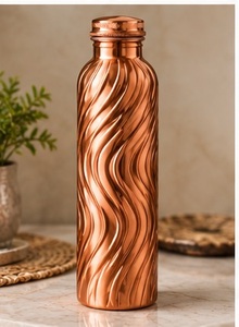 Botella de Agua de Cobre Texturizado Ayurvédico con Tapa, Frasco Metálico Grabado en Espiral Helicoidal, Artículos para Beber - Product Image 2