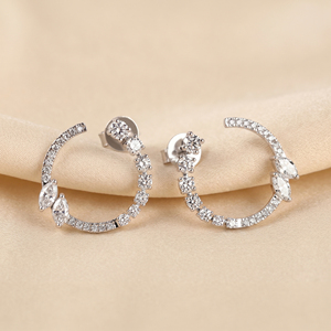 Pendientes de Oro de 10K con Diamantes Cultivados en Laboratorio en Forma de Círculo Abierto |   Pendientes de diamantes marquesa y redondos |   Joyería Fina para Novias - Product Image 1
