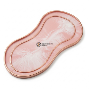 Plateau en marbre rose pâle avec bordure dorée |   Plateau de service ovale moderne en marbre rose pâle avec bordure dorée - Product Image 6