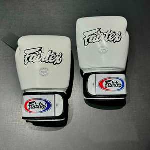 Guantes de Boxeo de Cuero Hechos a Mano de Primera Calidad para Entrenamiento de Muay Thai y Kickboxing, Absorben la Humedad, con Soporte de Muñeca y Cierre de Gancho en los Dedos - Product Image 2