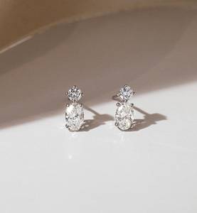 Pendientes de Moissanita con Corte Ovalado para Mujer, Pendientes Delicados con Doble Piedra de Diamante, Joyería Chapada en Oro Blanco - Product Image 1
