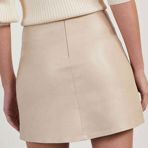 Jupe courte en cuir PU taille haute pour femme, fente asymétrique, couleur unie, style minimaliste, toutes saisons - Product Image 4