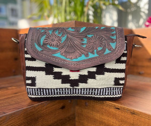 Venta al por mayor Manta de sillín y bolso cruzado occidental de cuero con herramientas florales Bolso bohemio vintage de cuero genuino de alta calidad para mujer - Product Image 2