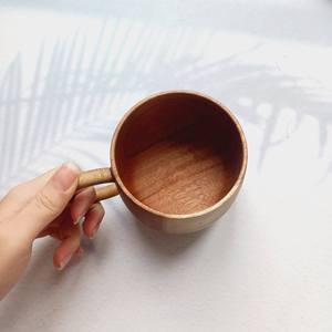 Grande tasse en bois d'acacia naturel, artisanale, avec anse, pour café, thé, bière, jus, lait, eau, du Vietnam - Product Image 2