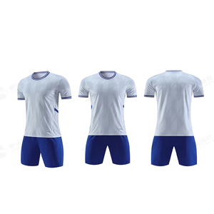 เสื้อฟุตบอลและกางเกงขาสั้นพร้อมแถบตกแต่งสีตัดกัน เสื้อฟุตบอลผู้ชายแบบสั่งทำคุณภาพสูง - Product Image 6