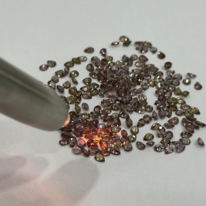 Granat naturel à changement de couleur, taille poire 4x3mm, pierre précieuse calibrée non traitée, brun à rouge, qualité AAA de Madagascar - Product Image 3