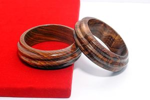 Ensemble de bracelets artisanaux en bois, bijoux fantaisie, avec bracelets fins et épais, ornés de copeaux de laiton collés à la main, finition artisanale - Product Image 4