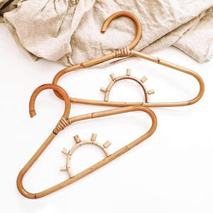 Venta al por mayor de ropa de Sol de ratán para bebés, niños, niños, ropa de madera natural para colgar, estante de tamaño infantil - Product Image 4