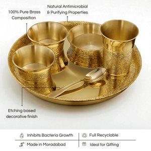 Juego de platos de latón grabado de primera calidad con cuencos de vidrio y cuchara para rituales diarios, regalos y uso tradicional en el templo del hogar. - Product Image 6