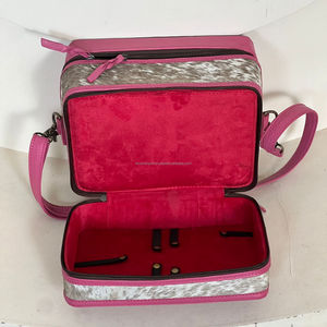 Bolsa de cosméticos de viaje de cuero genuino con diseño western, hecha a mano, con correa para el hombro, de piel de vaca con pelo, de doble compartimento para joyas. - Product Image 6