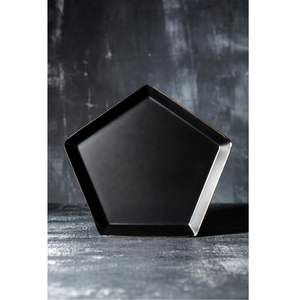 Bandeja de Servir Moderna de Metal Negro Pentagonal con Acabado Mate, Plato Decorativo Geométrico para Decoración del Hogar, Bandejas para Mesa de Café y Cocina - Product Image 1