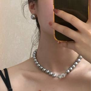 Pendientes de Botón Redondos Finos de 10-11 mm, Plata de Ley S925 y Chapados en Oro con Perla Negra Natural, Caja de Regalo Incluida, Venta al por Mayor del Fabricante - Product Image 3