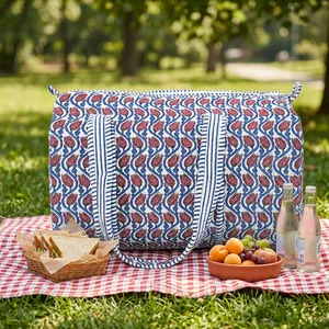 Sac fourre-tout de week-end décontracté et sportif en coton 100% Kantha matelassé, style bohème safari, avec fermeture éclair, tactique, écologique, durable et grand format - Product Image 1