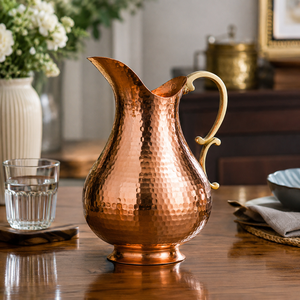 Pichet de service de luxe en laiton, fait main, gravé, carafe décorative en métal pour hôtel, restaurant, usage domestique et table à manger - Product Image 3