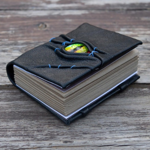 Mini journal en cuir œil de dragon, carnet de notes gothique de poche, livre de sorts fantastique à couverture rigide, journal inspiré de Hocus Pocus avec œil de monstre - Product Image 3