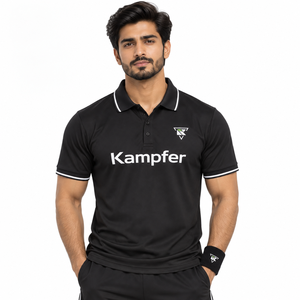 T-shirt de tennis moderne pour hommes, doté d'une construction respirante, d'un ajustement confortable et d'un look sportif, idéal pour l'entraînement. - Product Image 1