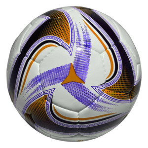 Ballon de football promotionnel pour des fins publicitaires, design de logo personnalisé, ballons hybrides, service OEM, prix de gros Pakistan. - Product Image 2
