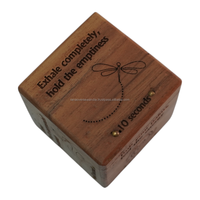 Cube de relaxation en bois élégant et moderne, fabriqué à la main, écologique, de haute qualité, méditation, soulagement du stress, décoration élégante pour la maison, gravé
