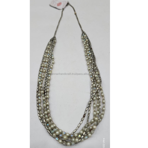 Colliers tendance en perles de résine faites à la main, designs de bijoux indiens uniques, colliers élégants faits à la main pour femmes - Product Image 2