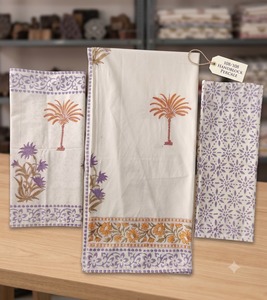 Parure de lit en percale imprimée à la main 108x108 en coton avec bordure florale, personnalisable pour la maison et l'hôtellerie - Product Image 1