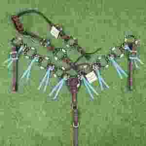 Ensemble de têtière et de collier de poitrail en cuir de vachette argentin avec pierres bleu ciel, lacets turquoise et conchos anciens pour cheval - Product Image 1