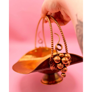 Bol de présentation de friandises et de fruits rond au design fabuleux, en cuivre martelé, pour accessoires de cuisine. - Product Image 3