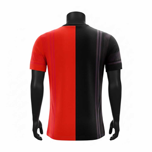 Camiseta Deportiva de Manga Corta para Hombre, Cuello Redondo, Bloques de Color Negro y Rojo, Tejido de Secado Rápido, Corte Regular - Product Image 2