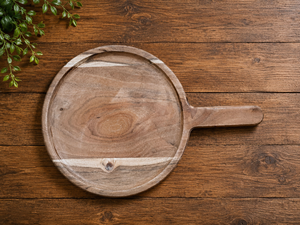 Planche à pizza ronde en bois artisanale avec poignée, plateau à pizza en bois naturel pour la maison, le restaurant, la cuisine - Product Image 3