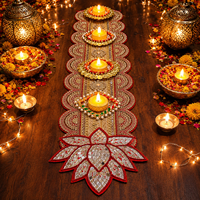 Roter Spiegel-Lotus Diwali Tischläufer mit goldenen Kerzenhaltern und Perlenstickerei für Hochzeits- und Heimdekoration