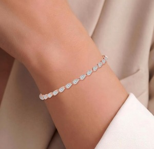 Bracelet éternité éblouissant en or rose 9 carats avec diamants de laboratoire taille poire de 6,38 CTW - Product Image 1